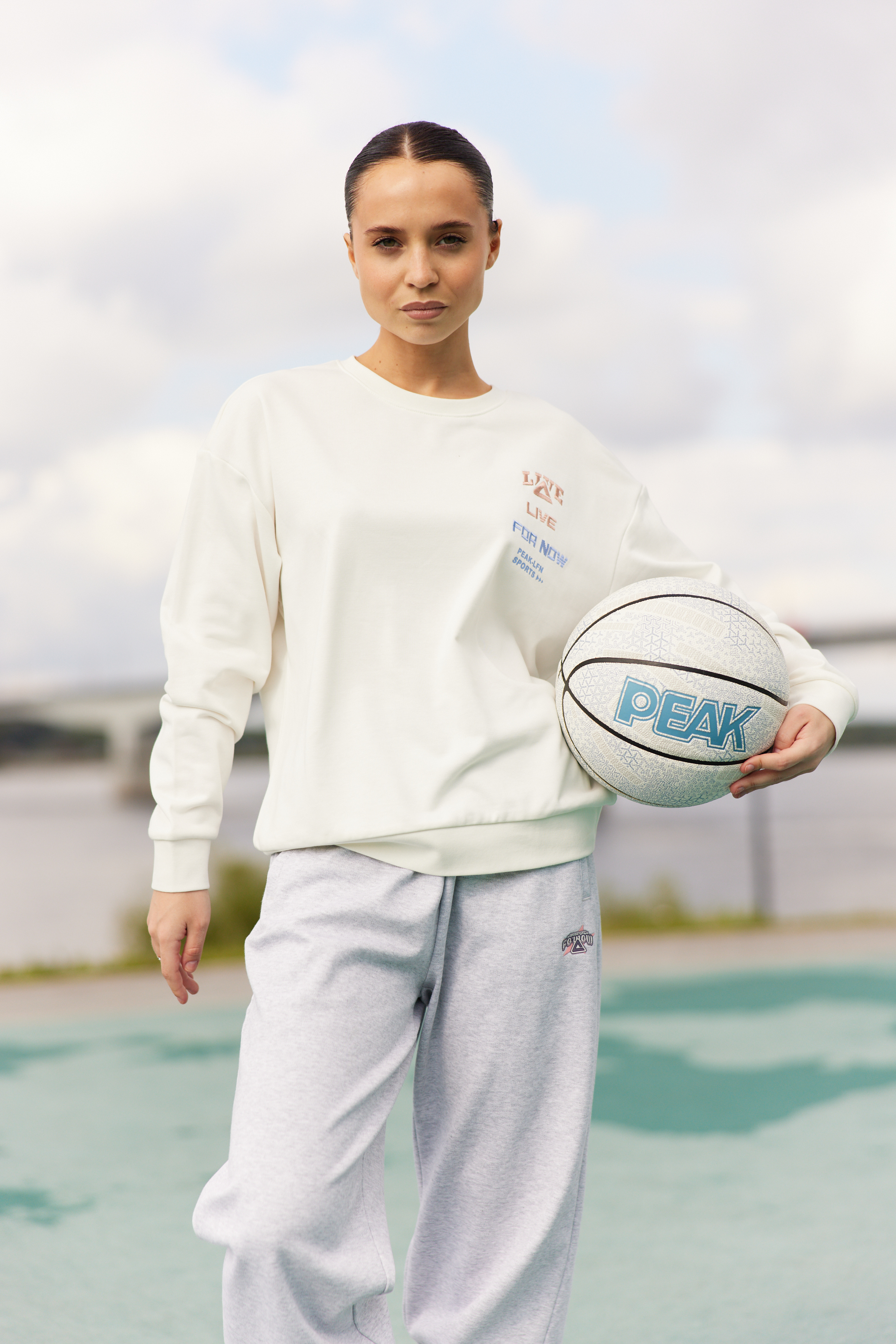 FW3241102_svetlo_seryy_04.jpg