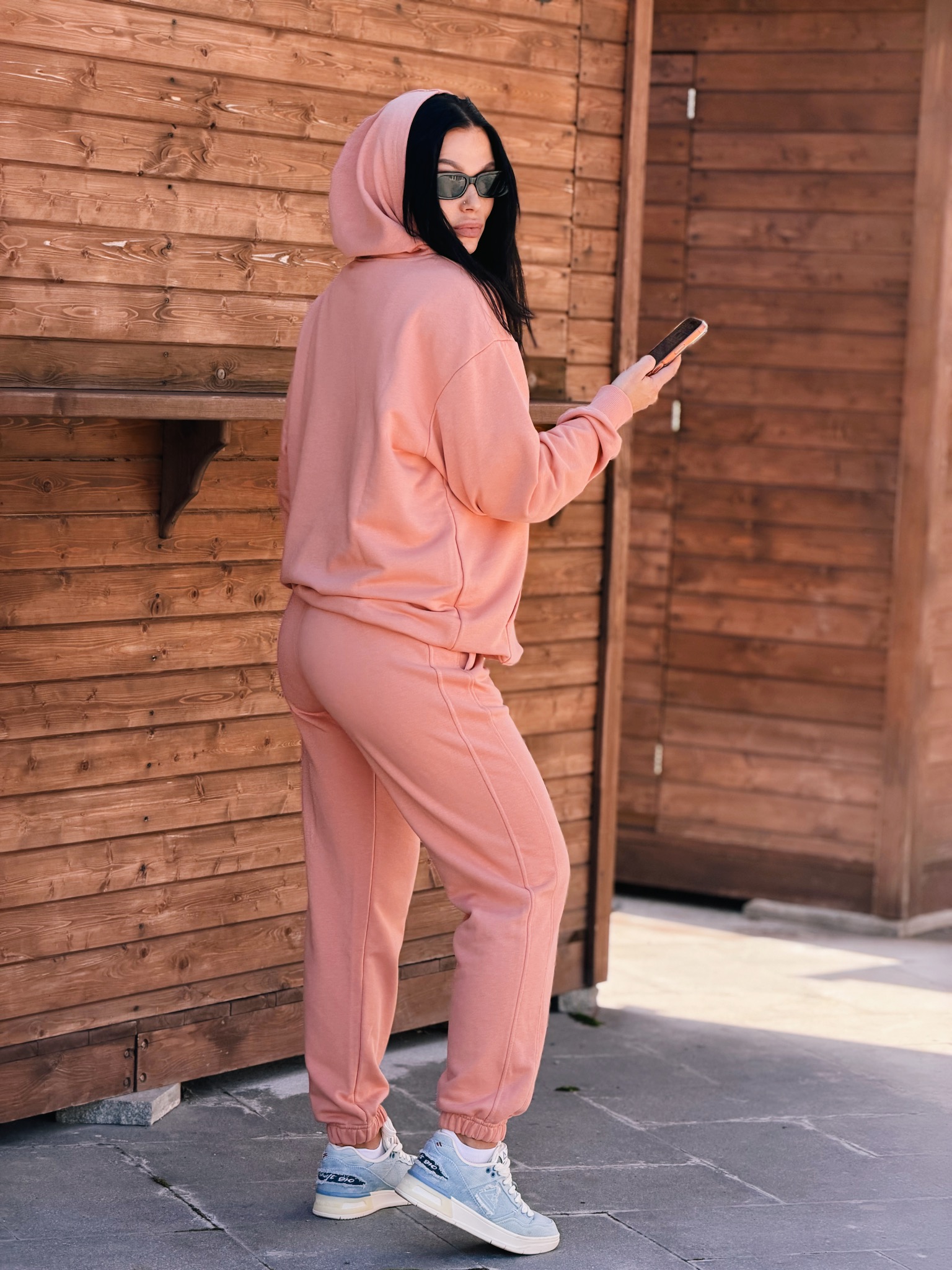102202_rozovyy_02.jpg