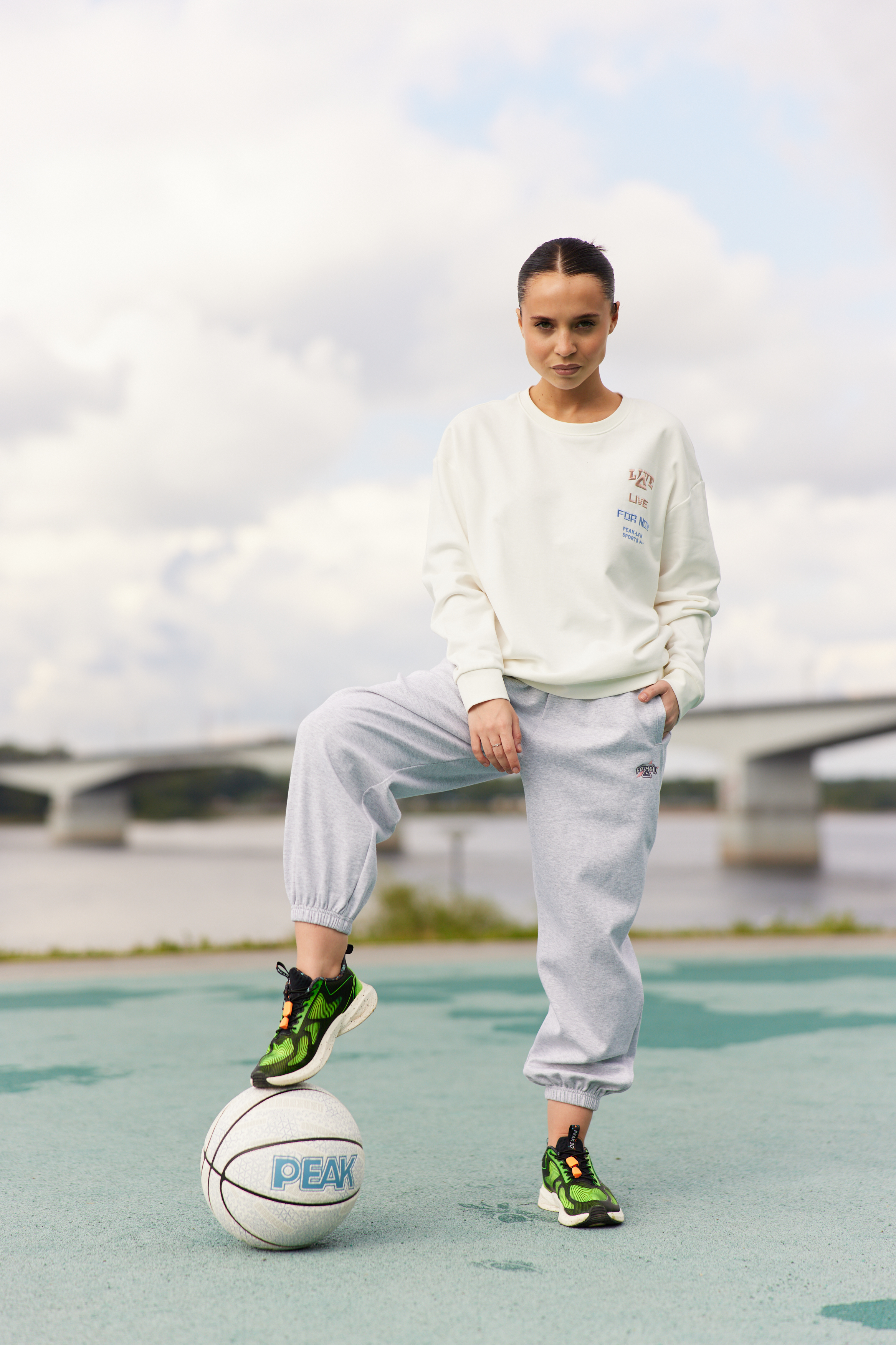 FW3241102_svetlo_seryy_03.jpg